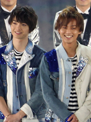 Kis-My-Ft2の玉森裕太と藤ヶ谷太輔が、コンサートでやる気のない表情
