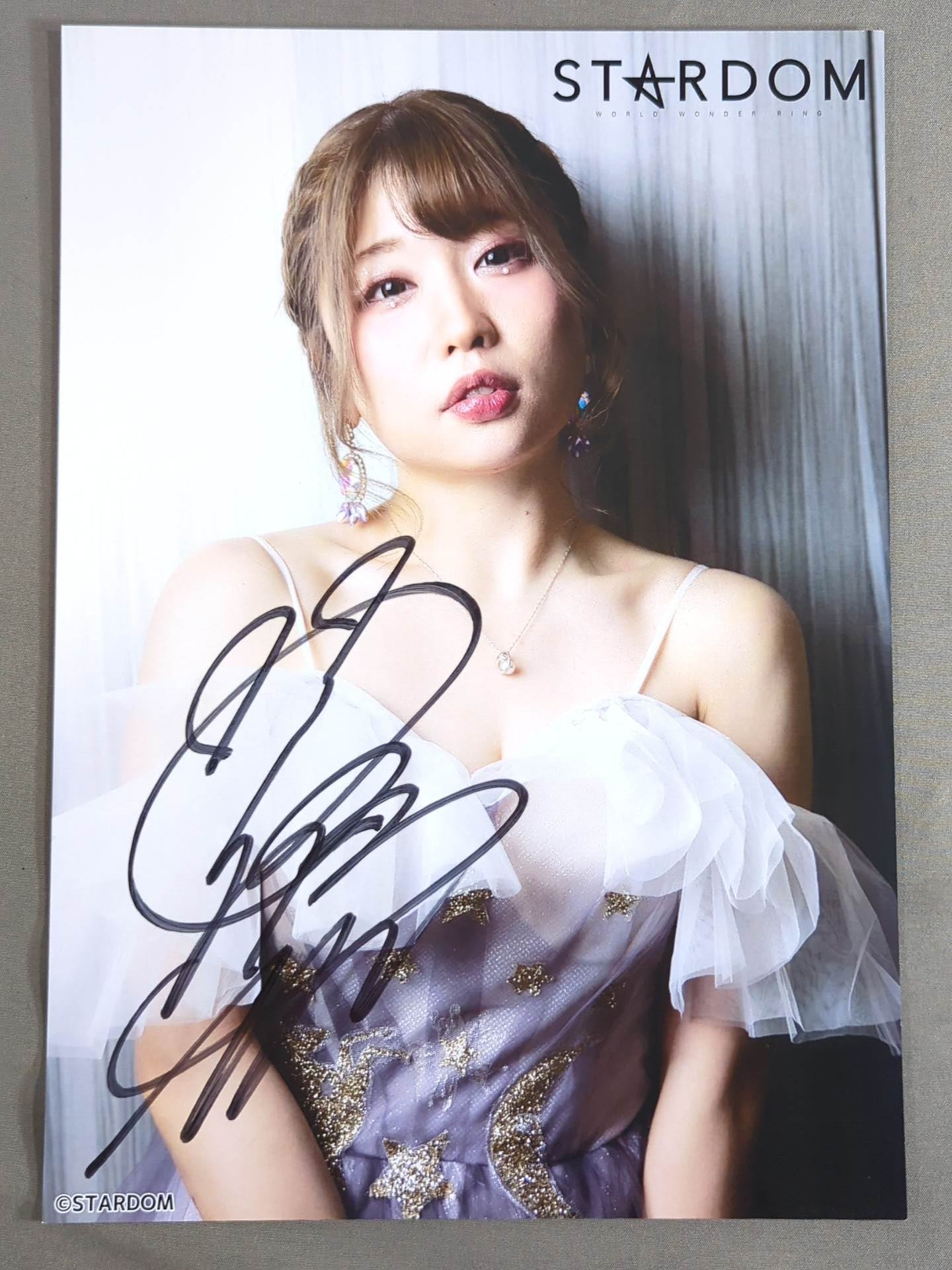 中野たむ 直筆サイン入り スターダムポートレート(G-1) – 闘道館