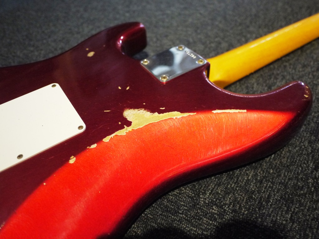 Fender Custom Shopよりレリック加工の施された渋い1963ストラトが入荷