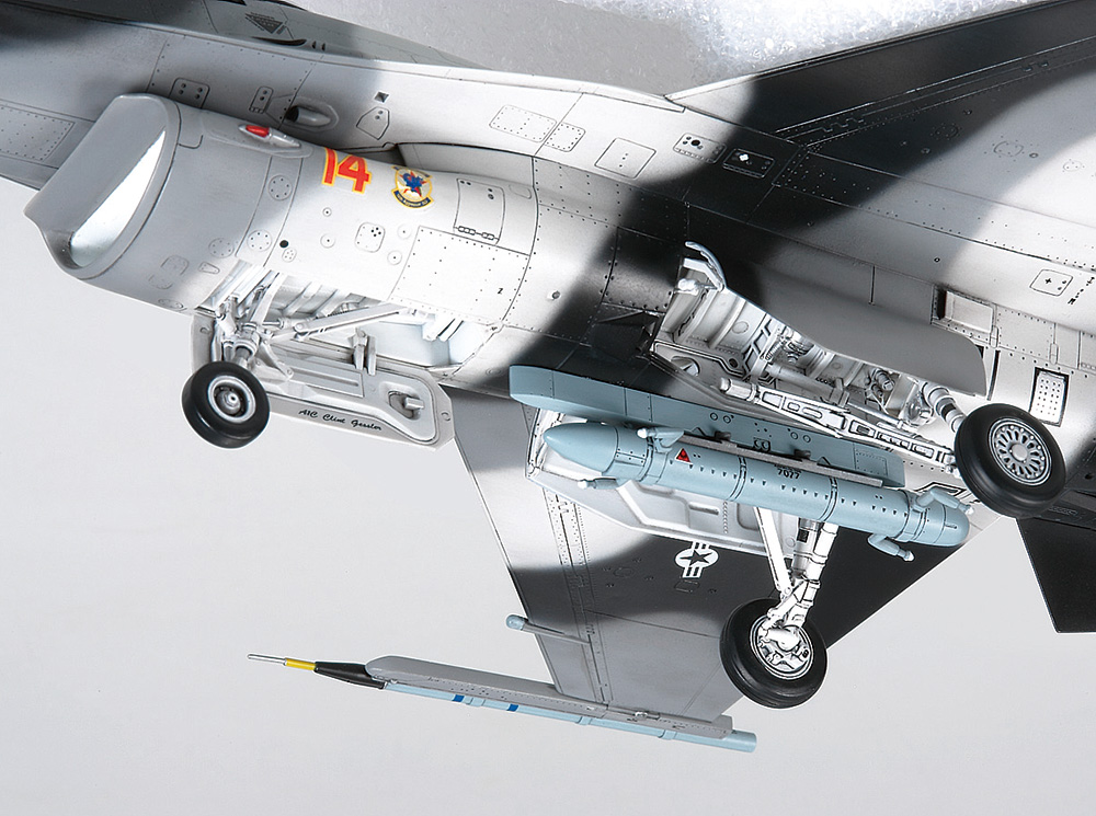 1/48 F-16C/N 「アグレッサー/アドバーサリー」: スケールモデル