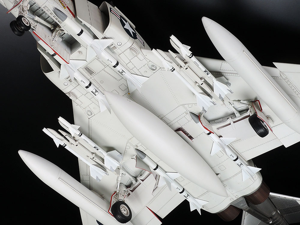 1/32 マクダネル・ダグラス F-4J ファントムII: スケールモデル