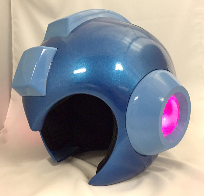 被れる『ロックマン』ヘルメットレプリカの新たな写真公開―細部の仕様
