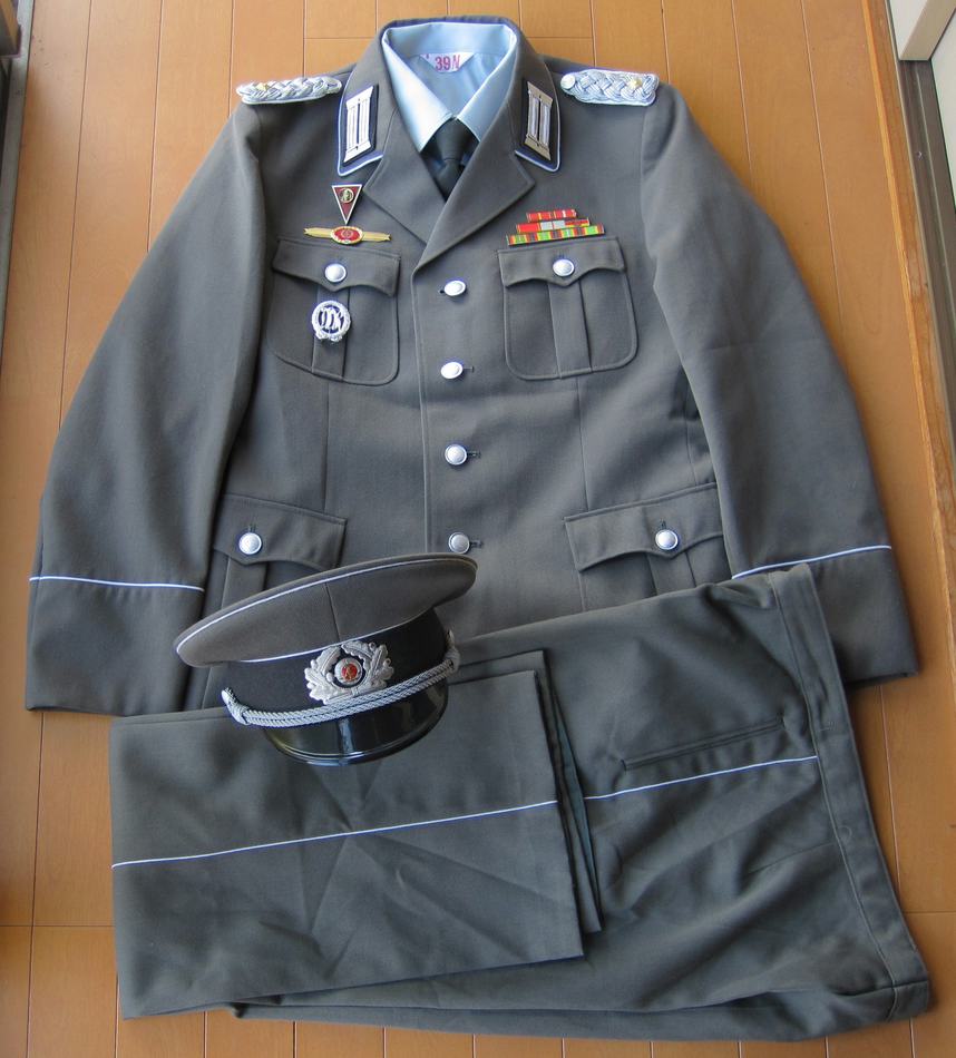 東ドイツ軍の軍装品の紹介