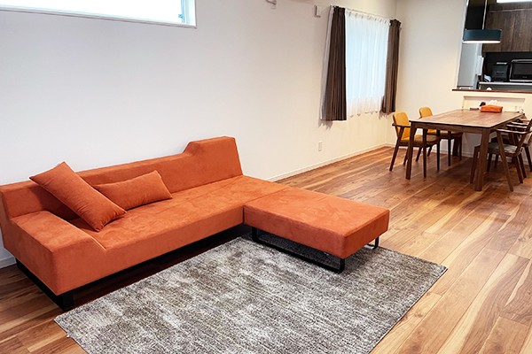 オレンジ | ソファライフフォト検索 | ソファ専門店FLANNEL SOFA