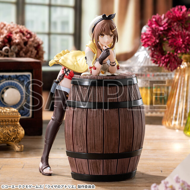 樽に寄りかかるポーズにドキッ！『ライザのアトリエ』ライザ、リラの