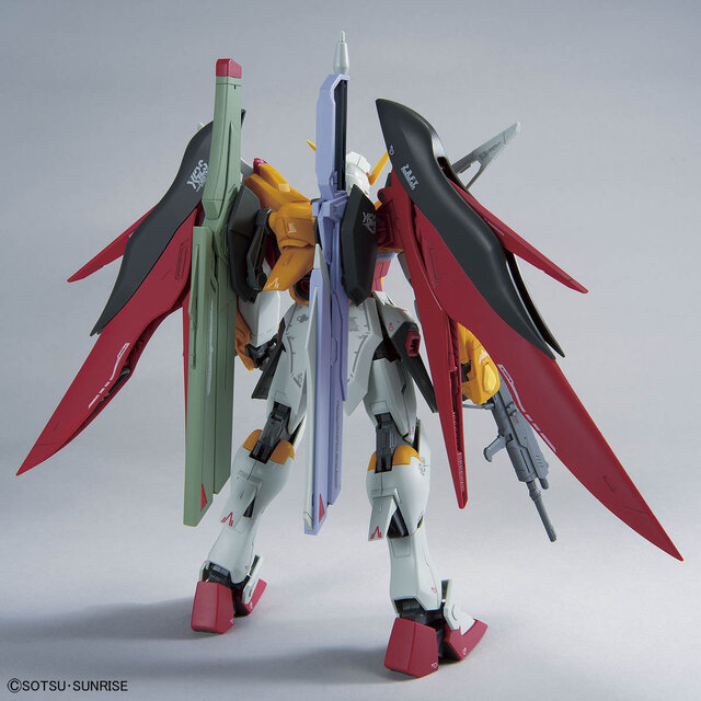 オレンジの「光の翼」も付属する豪華仕様！ガンダムベース限定MG