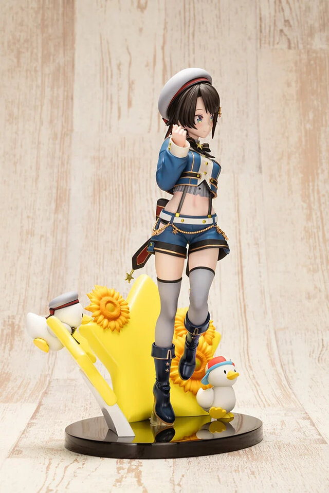 おへそもバッチリ！ホロライブ「大空スバル」がサスペンダー衣装で1/7