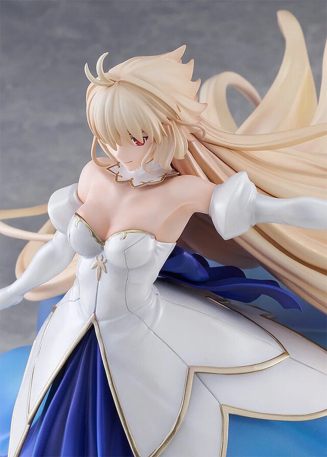 風にたなびく髪やドレスの美しさに息をのむ…！『月姫』より真祖の姫君