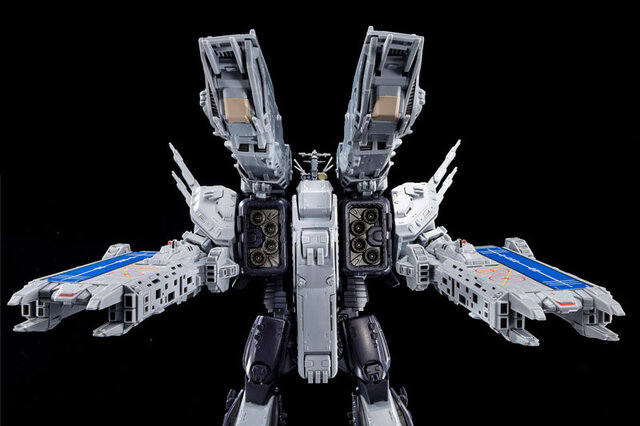 劇場版「超時空要塞マクロス」より「完全変形SDF-1 MACROSS」が再販