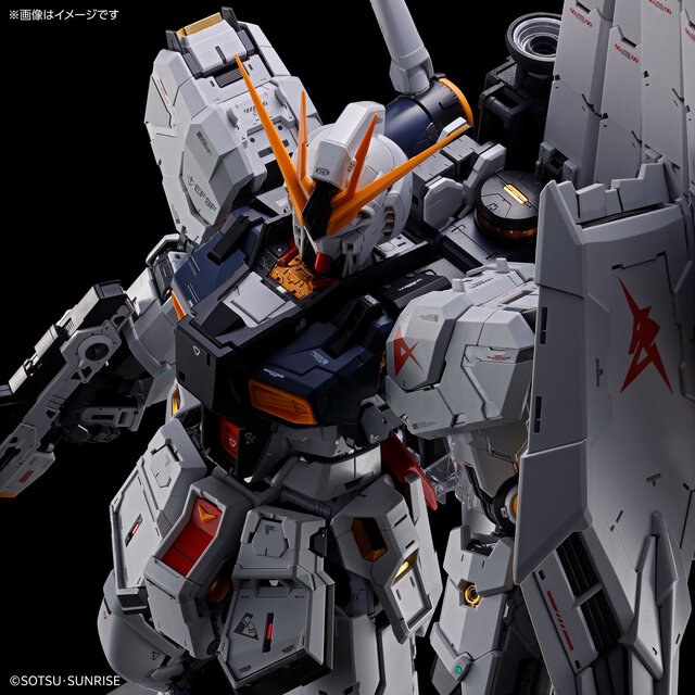 究極のガンプラ「PG UNLEASHED 1/60 νガンダム/LEDユニット」セットが