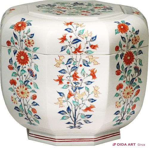 酒井田柿右衛門(12代) 濁手草花文蓋物 | 絵画など美術品の販売と買取