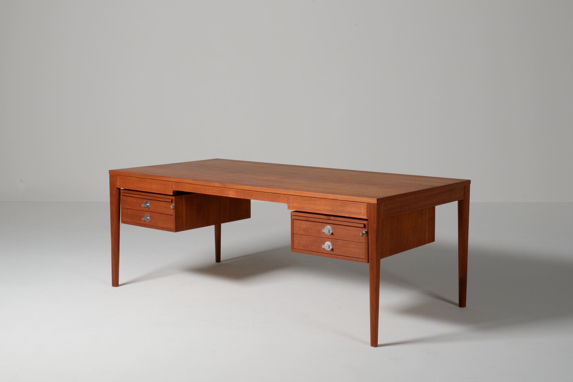 Finn Juhl FD951 Teak desk｜Luca Scandinavia | 北欧ヴィンテージ