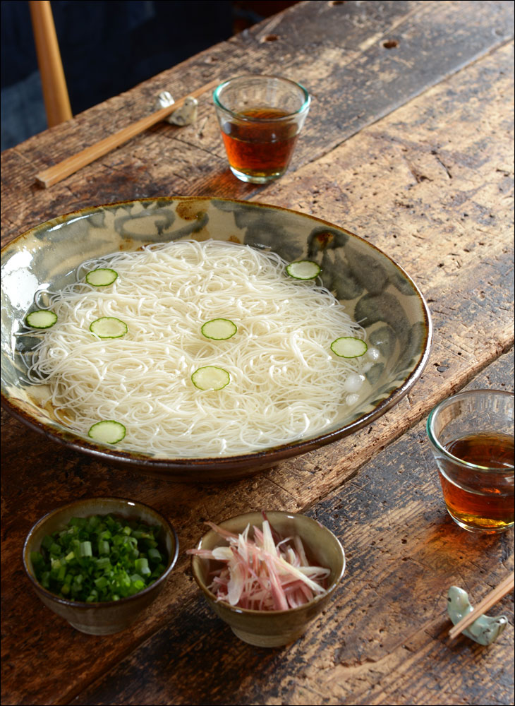 やちむんの大皿や尺皿 ｜ みんげい おくむら本店