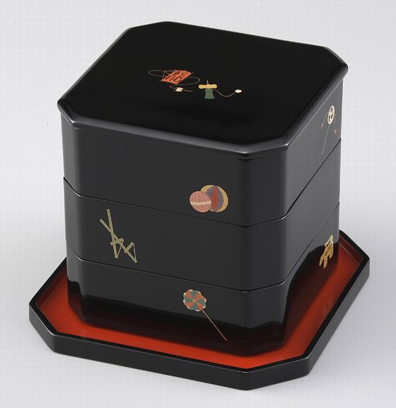 三段重・玩具蒔絵 385,000円（税込） | 輪島塗の塗師屋 輪島漆器大雅堂