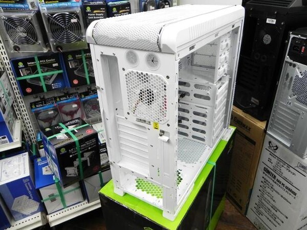 ASCII.jp：「CM 690II Plus」にホワイトとNVIDIAカラーが追加！