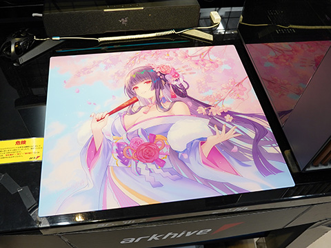 人気イラストレーター描き下ろしデザインのガラスマウスパッド「KIBU