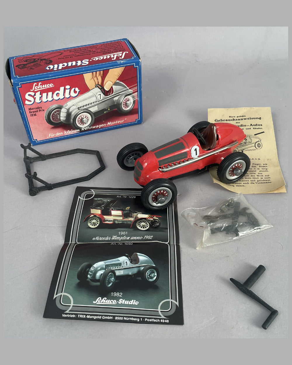 Schuco Studio 1050 1936 Mercedes Grand Prix metal toy - l'art et l