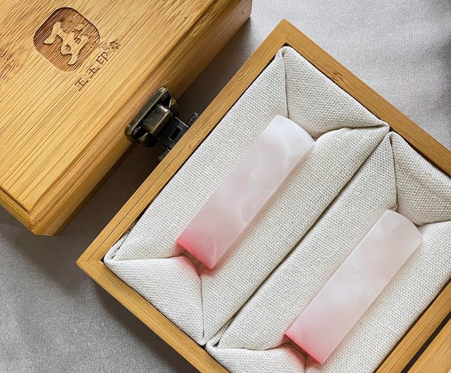 送料無料】台湾 【玉玉印鑑】天然模様入り岫玉印鑑 ユニークな結婚ペア