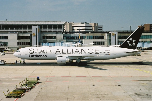 スターアライアンス」特別塗装機 ルフトハンザドイツ航空 (767-300 | D