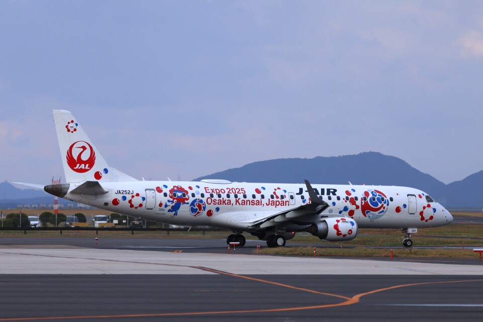 ジェイエア Embraer 190 JA252J 出雲空港 航空フォト | by MIRAGE E.R