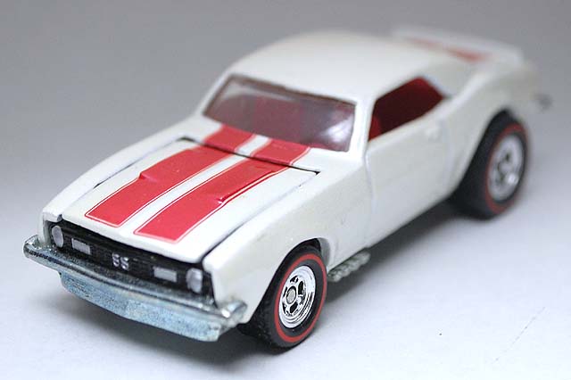 LARRY'S GARAGEの'69 CAMAROレビュー。ベビーカマロらしい顔つきの一台