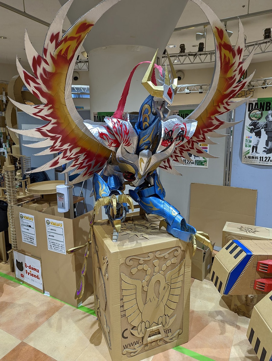聖闘士星矢の聖衣を再現した作品 - 青森経済新聞