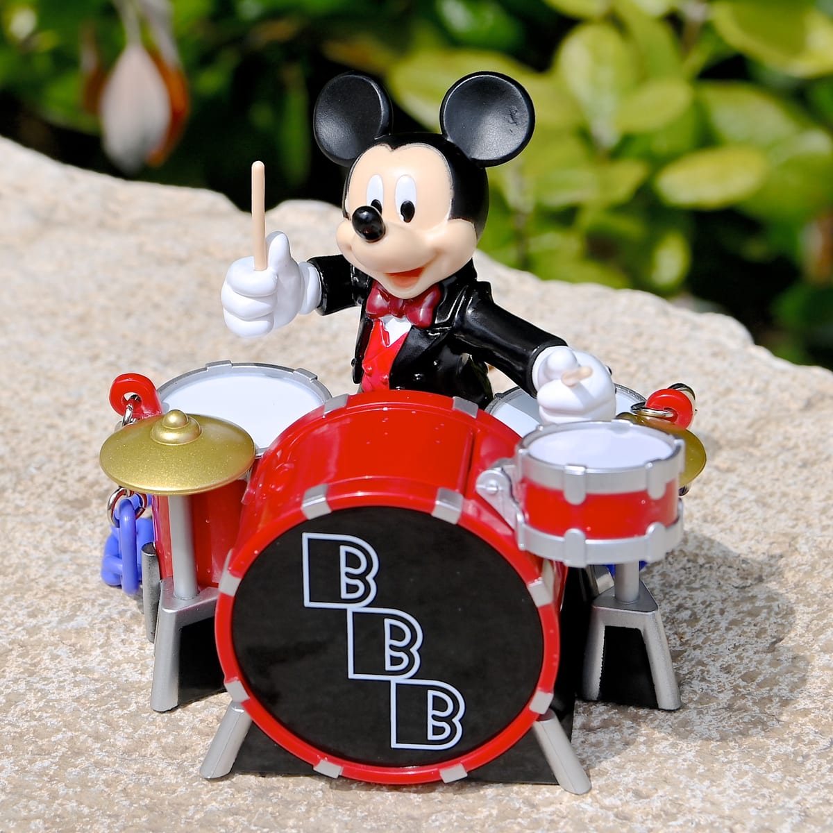 ドラムをたたくミッキーマウス！東京ディズニーシー「ビッグバンド