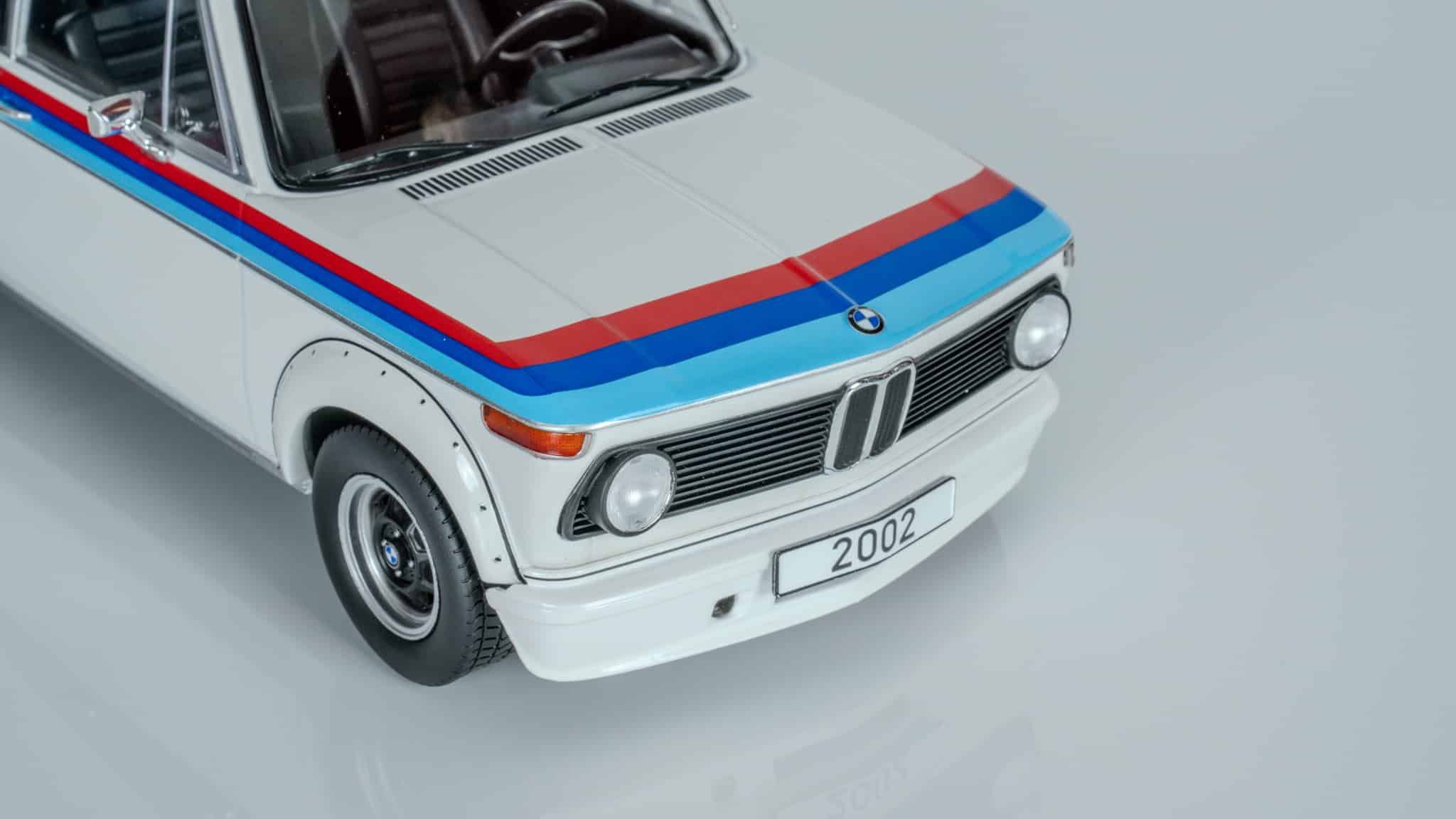 MCG - 1:18BMW ターボ ホワイト 1973年 ダイカストモデル