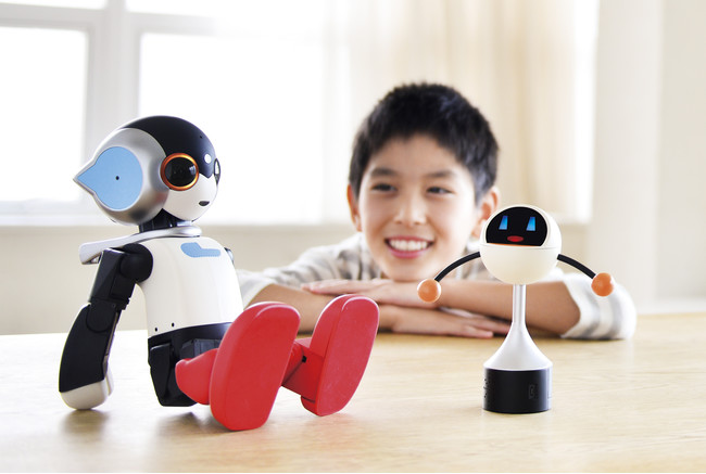 世界で一番売れた二足歩行コミュニケーションロボット「ロビ」の進化版