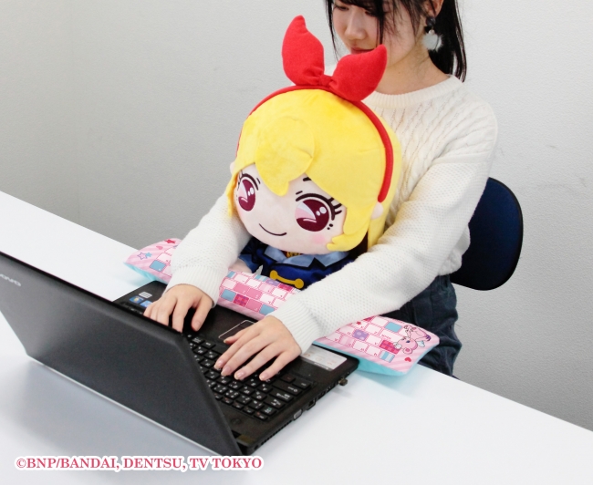 アイカツ！」星宮いちごちゃんのぬいぐるみ型クッション登場～いちご