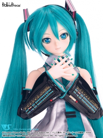 動く「初音ミク」ドール、玩具メーカーと元「VAIO」「AIBO」開発担当の