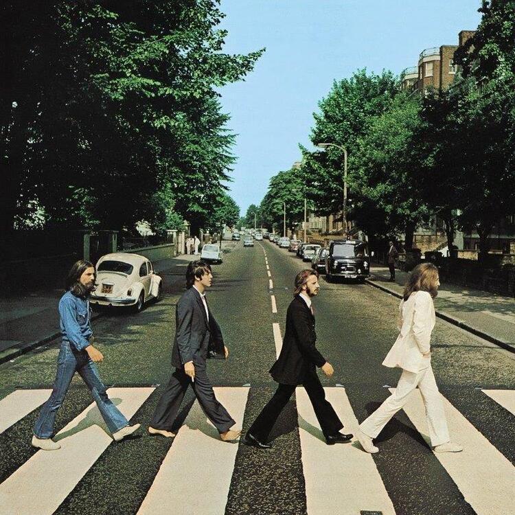 ザ・ビートルズ、『アビイ・ロード』ジャケ写の違法駐車を修正した画像