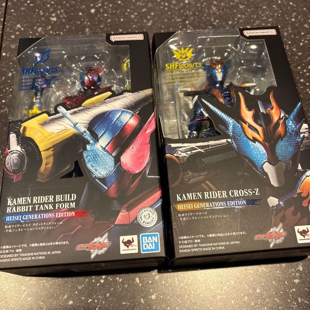 SHFiguarts 仮面ライダービルド　クローズ　2体セット Amazon.co.jp: TAMASHII NATIONS S.H.フィギュアーツ 仮面ライダー