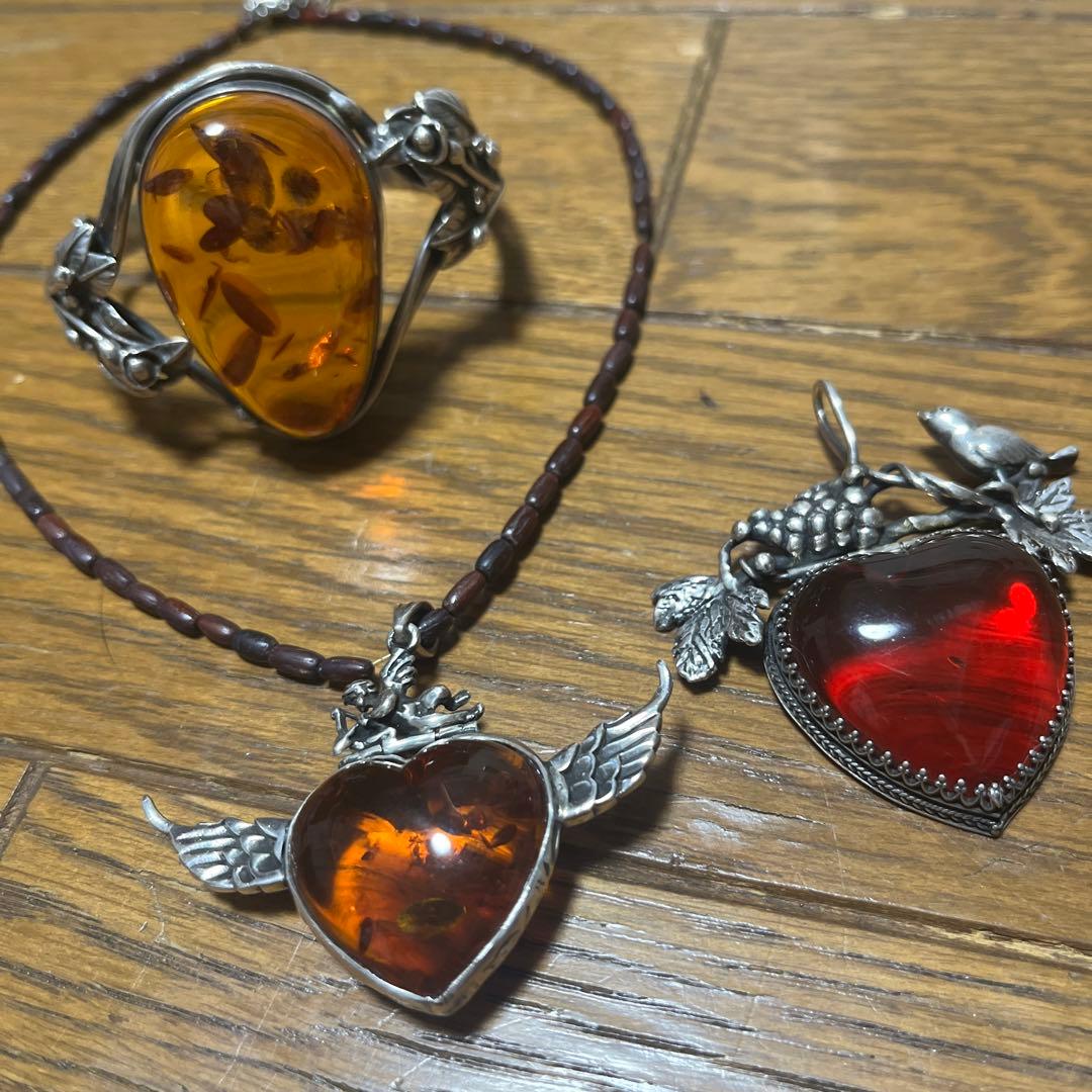 琥珀　シルバーアクセサリーアンティーク骨董品　オーダーメイド　銀資産シルバー高騰 moge（モゲ） 手作りシルバーアクセサリー 同じ月を見てた―狼