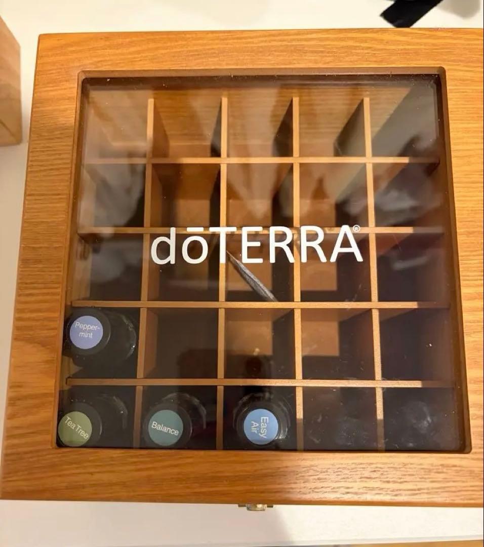 doTERRA エッセンシャルオイル収納ボックス - メルカリ