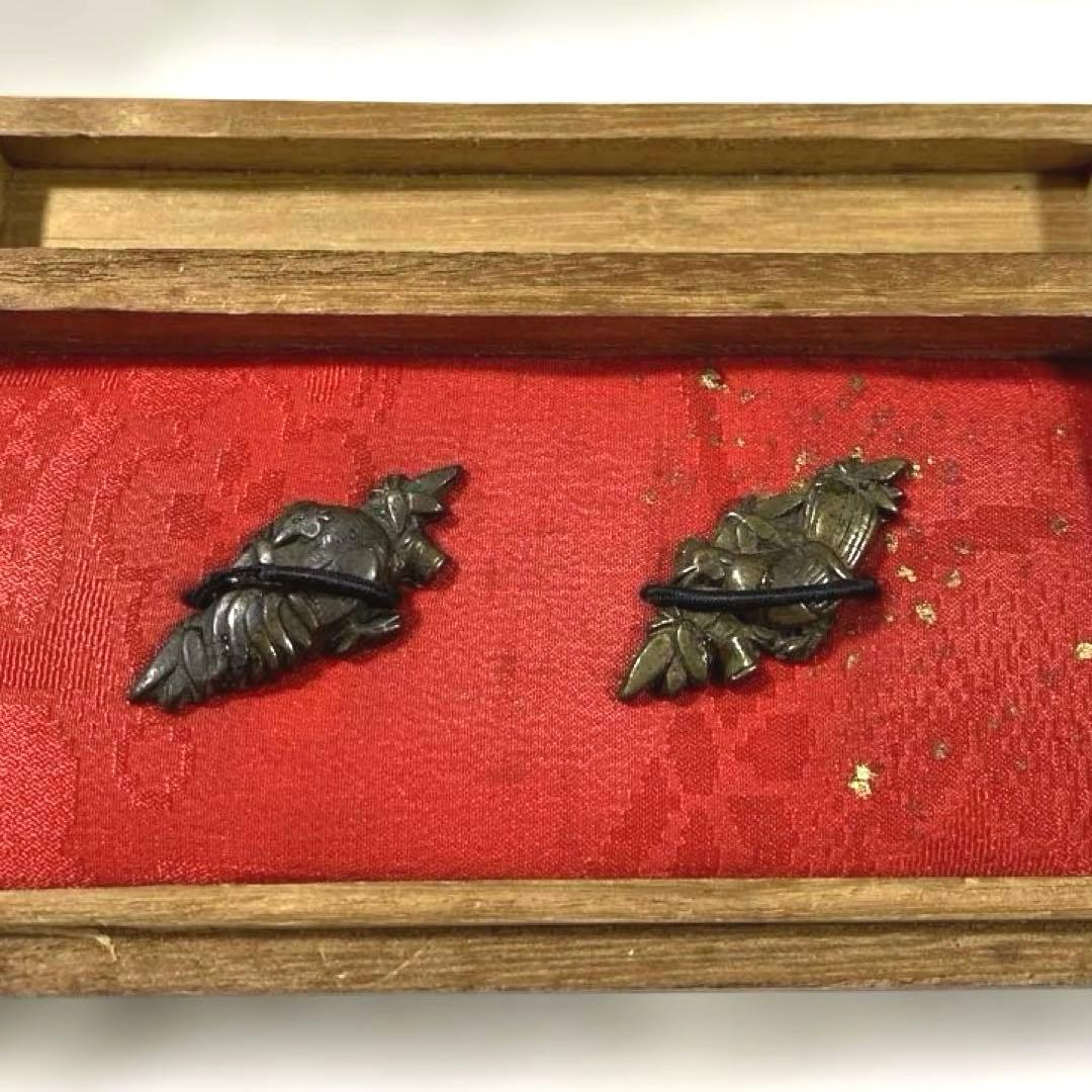 B-70 目貫　『鶏目貫』　武具　刀装具　骨董品　時代物　日本　美術品　工芸品 目貫 無銘 京金具師 親子鶏図目貫(ME-011025)｜刀・日本刀の販売なら