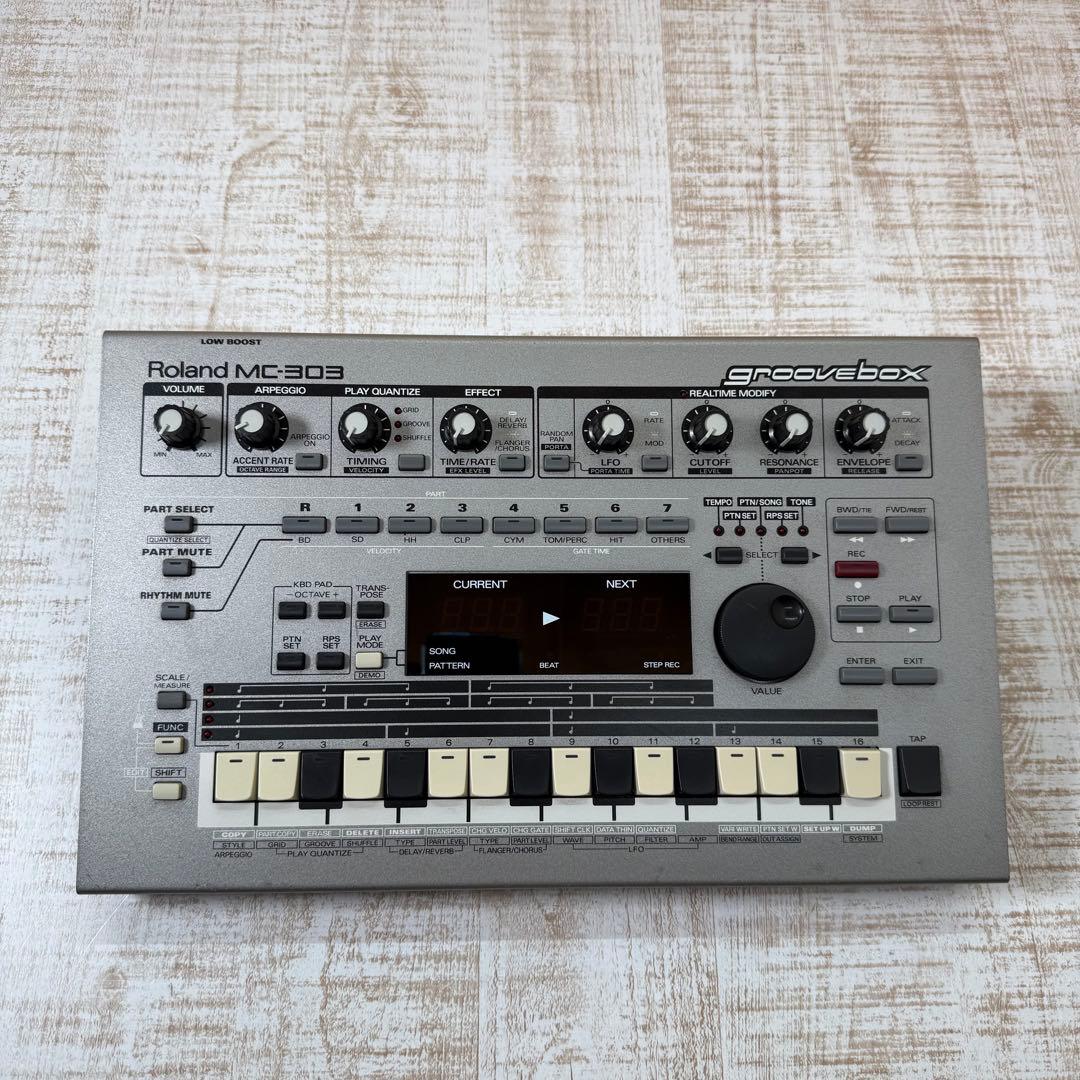 Roland MC-303 Groovebox グルーヴボックス　ローランド Yahoo!オークション -「roland mc-303」(楽器、器材) の落札相場・落札価格