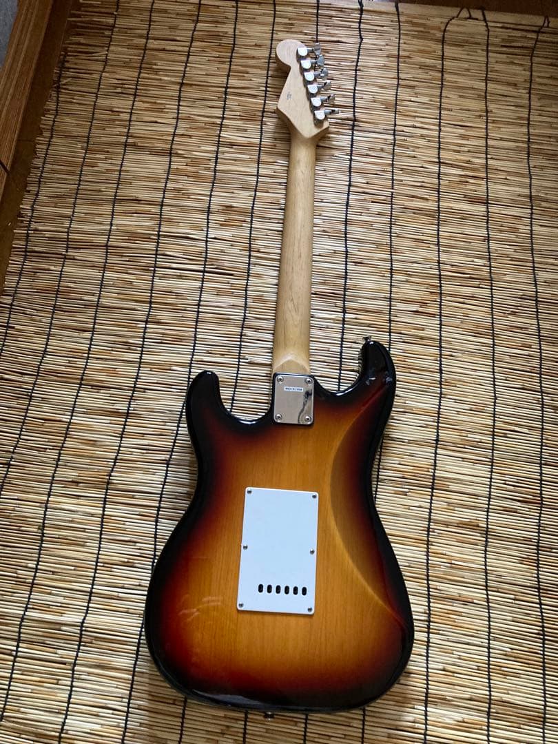 ☆美品 ローノイズで多機能搭載 BUSKERS SSH ST