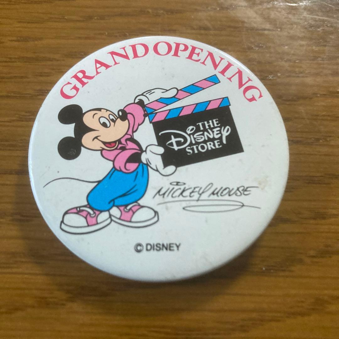 ディズニーストア グランドオープニング記念 缶バッジ - メルカリ