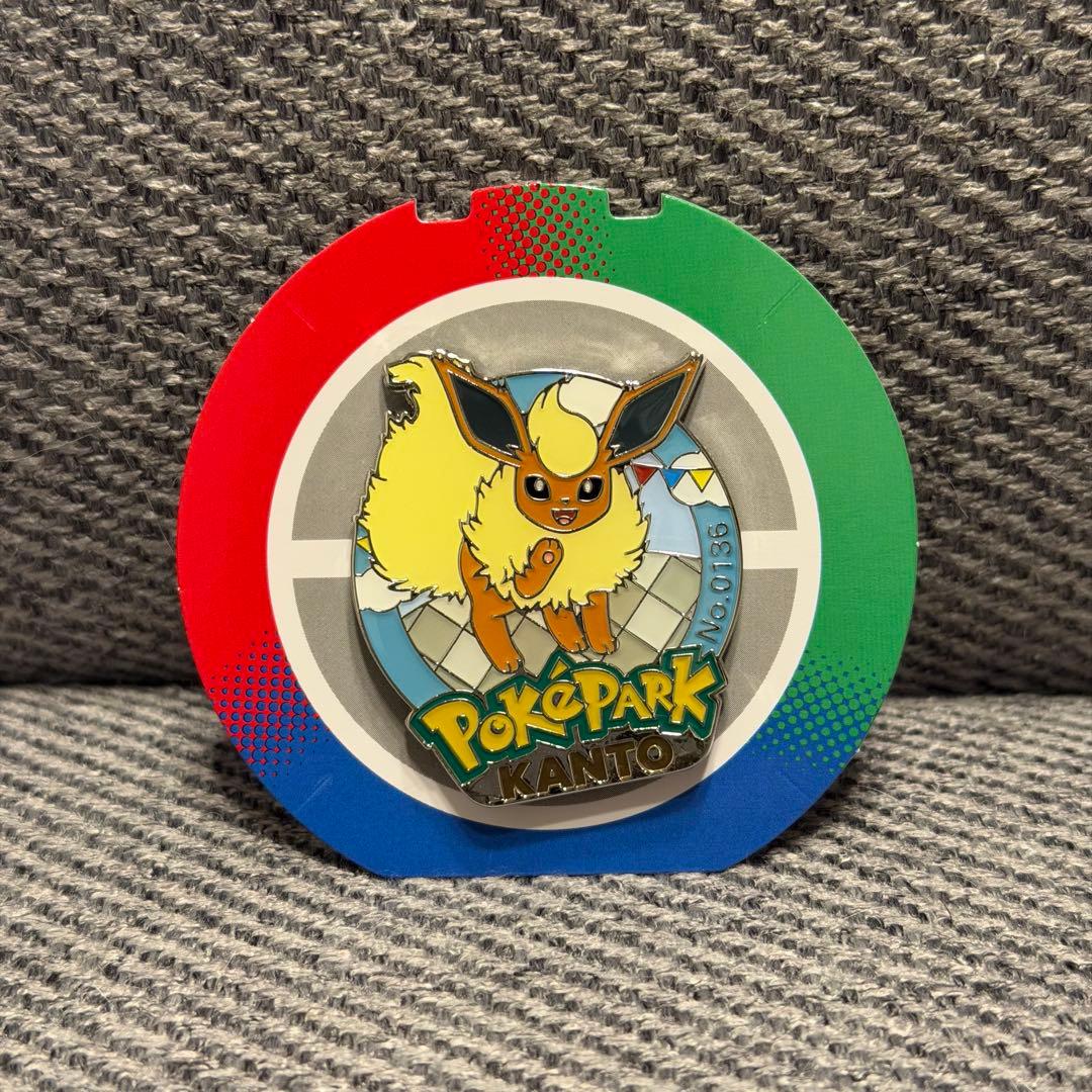 ポケパーク カントー 限定 ピンバッジ 0136 ブースター - メルカリ
