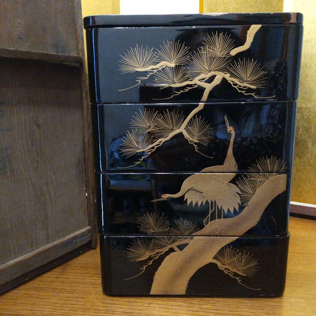 昭和レトロアンティーク黒漆塗り木製4段重箱 松と鶴の蒔絵デザイン 天然木製漆塗 時代漆器 草木花水鳥 螺鈿金蒔絵 四段重箱 共箱付き
