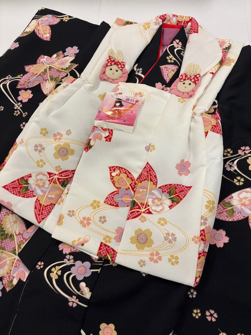 七五三　3歳女の子　着物・被布セット　黒地に紅葉　小桜　うさぎ飾り　日本製　新品 七五三 着物 3歳 女の子 被布セット 花うさぎ ブランド 水色/ピンク