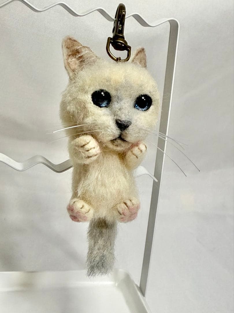 羊毛フェルト 猫 キーホルダー Mサイズ サンプルページ 羊毛フェルト 猫帯留め 三毛猫 - MAMECHIMA'S GALLERY | minne byGMO