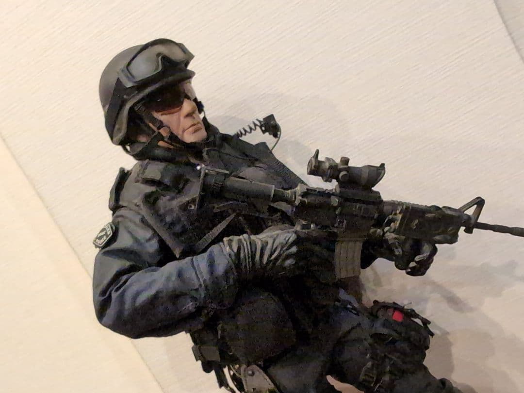 さ*ら様 ・SWAT フィギュア ・ホットトイズ ・1/6スケール - メルカリ