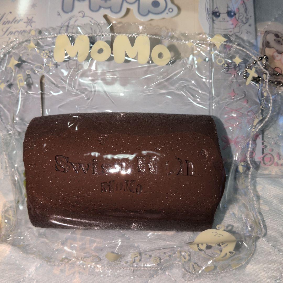 momo ロールケーキ チョコレート抹茶味 momo スクイーズ - メルカリ