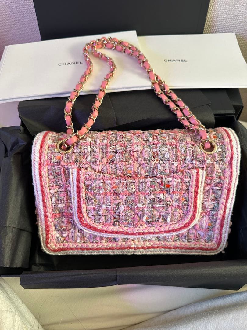 激レアCHANEL ピンク系ツイードショルダーバッグプレゼントに！