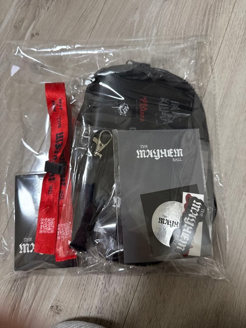 レディガガ mayhemball VIPシルバー特典 グッズ - メルカリ