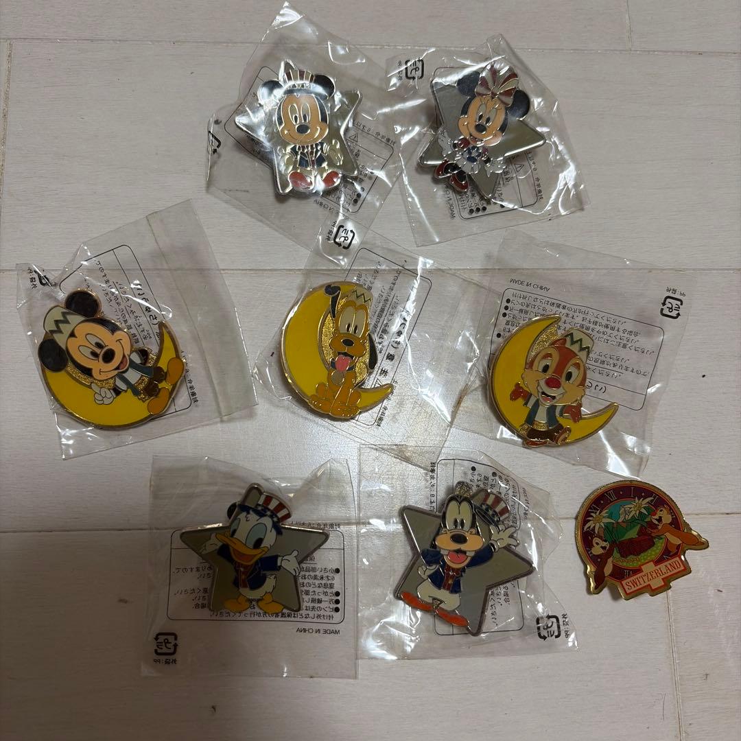 ディズニー キャラクターピンバッジ 7個セット ＋1おまけ - メルカリ