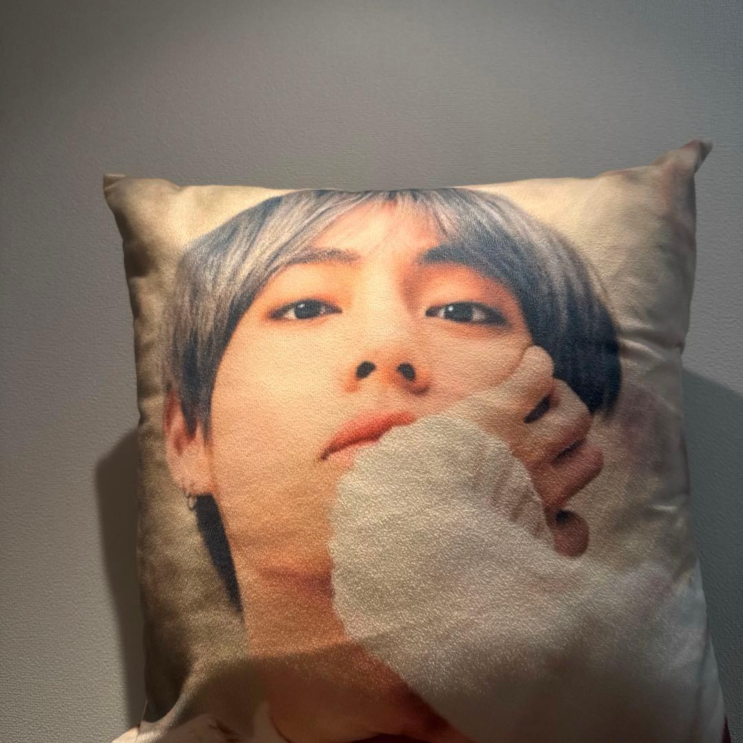 BTS V (キム テヒョン) クッション - メルカリ