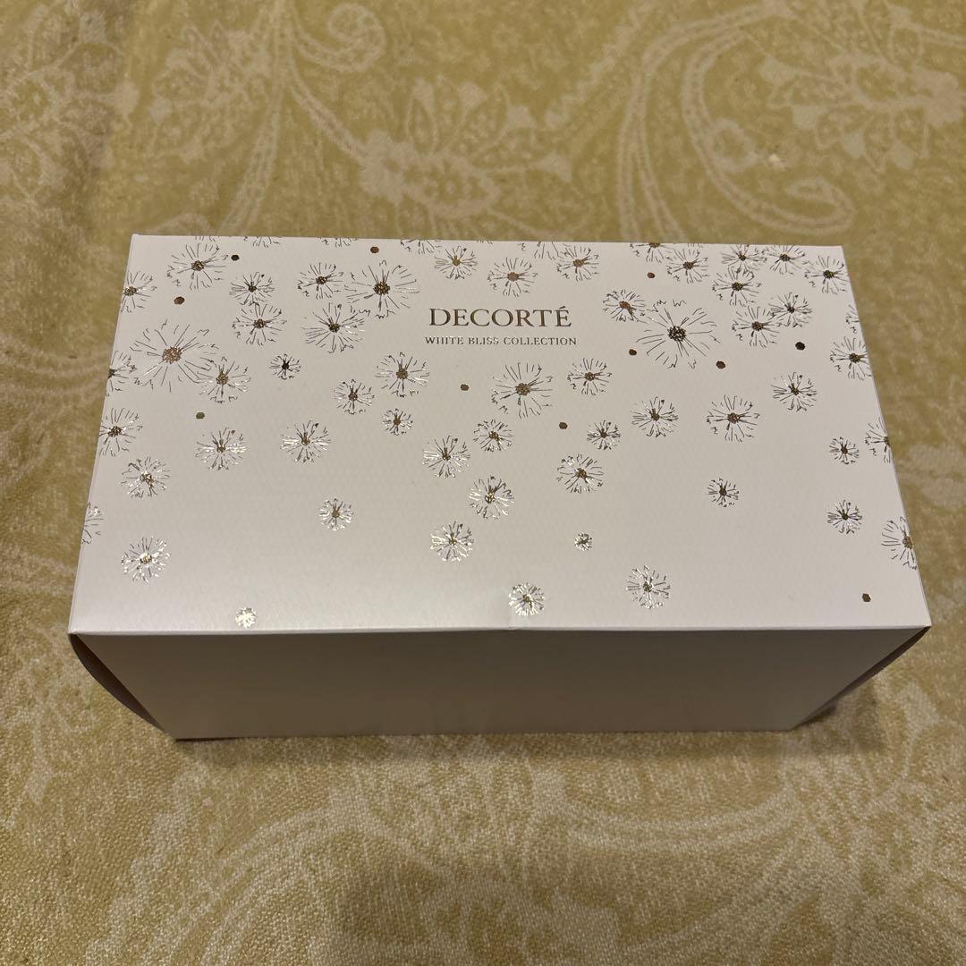 DECORTÉ ホワイトブリスコレクション 2024クリスマスコフレ　新品未使用 DECORTE（デコルテ） 【2024年クリスマスコフレ宅配便送料無料】COSME